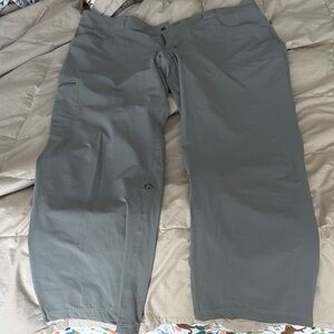 Eastern Mountain Sports women’s Charcoal Cargo Pants